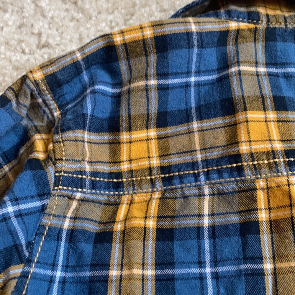 Carter Plaid boys button down 4T - Picture 4 of 4